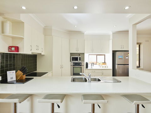 Skymirror Villa - Accommodation Broadbeach 1