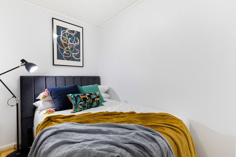 Sleek Modern Apartment Close To Everything - Accommodation Broadbeach 0