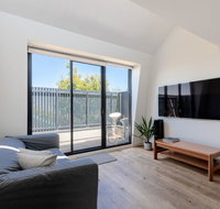 Spacious 2 Bedroom Inner City Townhouse with Private Rooftop - Accommodation Broadbeach