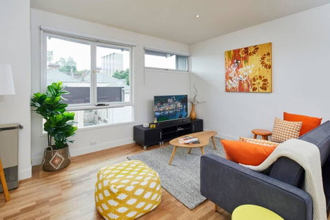 Spacious Carlton 1 Bedroom Apt With Secure Parking - Accommodation Broadbeach 0