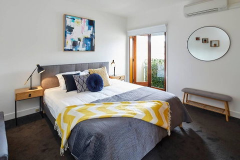 Spacious Carlton 1 Bedroom Apt With Secure Parking - Accommodation Broadbeach 1
