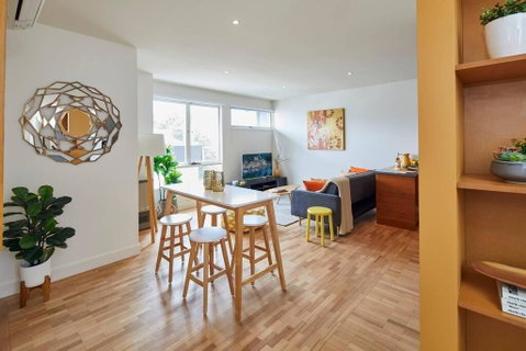 Spacious Carlton 1 Bedroom Apt With Secure Parking - Accommodation Broadbeach 3
