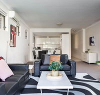 Spacious Two-Bedroom Apartment near Hospital - Accommodation Broadbeach