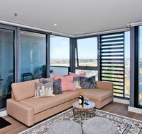 Spectacular Private Balcony Views with Pool - Accommodation Broadbeach