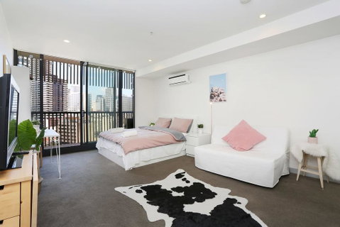 Studio Near Melbourne University - Accommodation Broadbeach 0