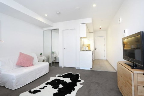 Studio Near Melbourne University - Accommodation Broadbeach 2