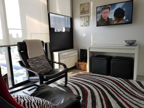 Studio On Park Street - Accommodation Broadbeach 0