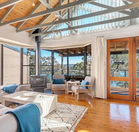 STUNNING WATERFRONT ESCAPE AT DALEYS POINT - Accommodation Broadbeach