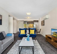 Stylish 2-Bed Apartment with Parking in Hip Area - Accommodation Broadbeach