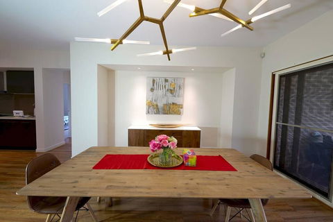 Stylish Luxe House For Big Group Near Shopping Center - Accommodation Broadbeach 2