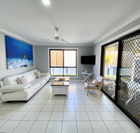 STYLISH RESIDENCE LARGE PRIVATE YARD - CLOSE TO DREAMWORLD - Accommodation Broadbeach