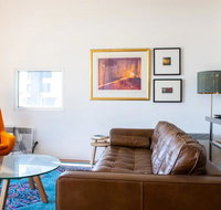 Stylish Warehouse Convert 2 Bedroom Apartment - Accommodation Broadbeach