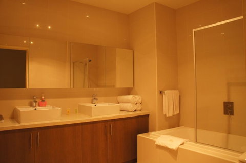Summer Inn Holiday Apartments - Accommodation Broadbeach 3