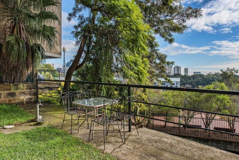 Sun-filled Apartment With Stunning Harbour Views H353 - Accommodation Broadbeach 1