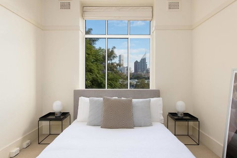 Sun-filled Apartment With Stunning Harbour Views H353 - Accommodation Broadbeach 3