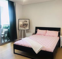 Sunset view 2 bedroom apt next to station - Accommodation Broadbeach