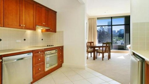 Superior Apartment With Views - Accommodation Broadbeach 2