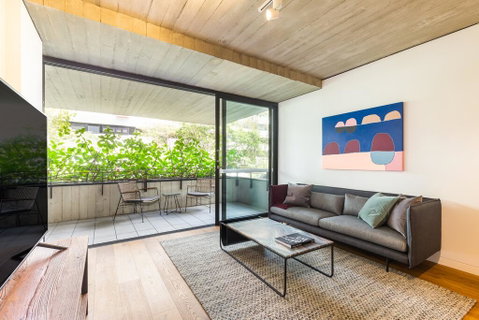 Surry Hills Self-contained 1 Bedroom Apartment (6 BRK) - Accommodation Broadbeach 1
