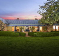 Sutton Downs - renovated country home on 100 acres - Accommodation Broadbeach