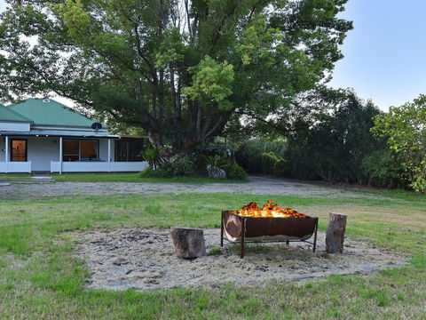 Tabitha Hill Cottage - Accommodation Broadbeach 0