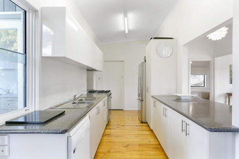 Tallarook Beach House - Very Close To Beach - Accommodation Broadbeach 3