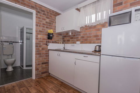Tally Ho Motor Inn - Accommodation Broadbeach 2