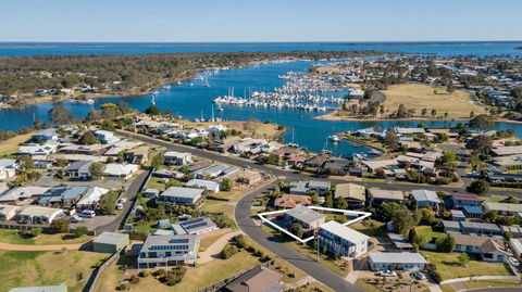 Tanjil - A Stroll From The Water In Paynesville - Accommodation Broadbeach 0