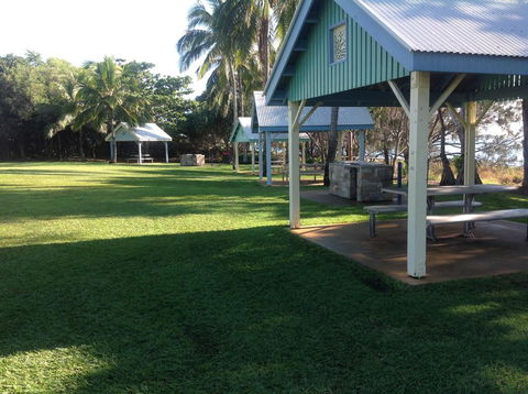 Tannum Sands Hotel / Motel - Accommodation Broadbeach 0