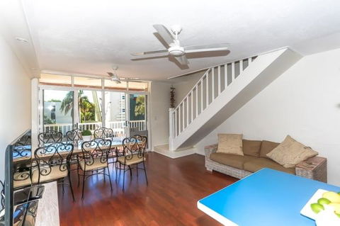 Taranaki Apartment - Accommodation Broadbeach 2
