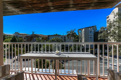 Taranaki Apartment - Accommodation Broadbeach 0