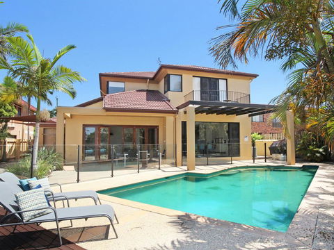 Tarcoola 41 - 5 BDRM Canal Home With Pool - Accommodation Broadbeach 0