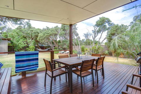 Tasman Surf House - So Close To The Beach - Accommodation Broadbeach 1