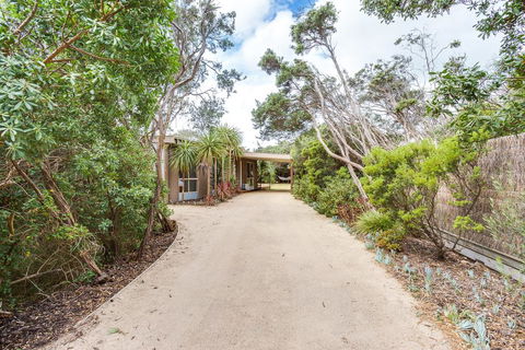 Tasman Surf House - So Close To The Beach - Accommodation Broadbeach 2