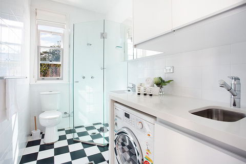 Tasteful Modern Studio 2.3Km From City Centre - Accommodation Broadbeach 2