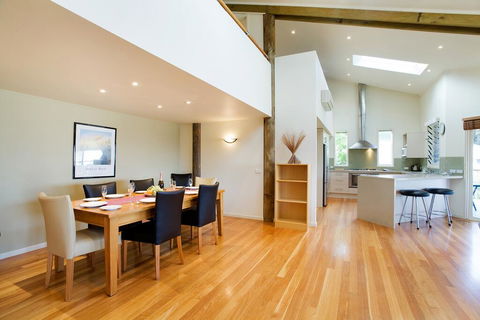 Tathra Beach House Holiday Apartments - Accommodation Broadbeach 1