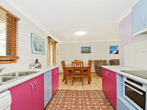 Tea Tree Cottage - Great Yard For Pets And Kids - Accommodation Broadbeach 1