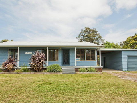 Tea Tree Cottage - Great Yard For Pets And Kids - Accommodation Broadbeach 0