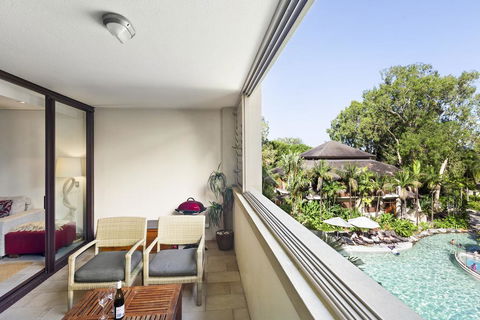 Temple 304 Modern Spacious Palm Cove Resort - Accommodation Broadbeach 1