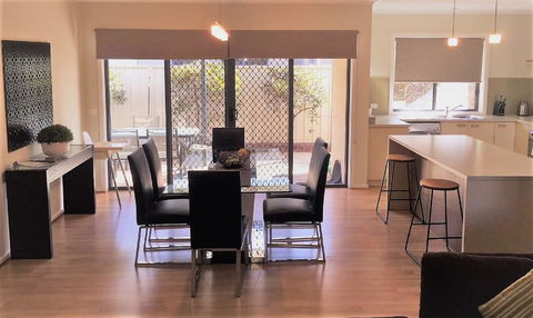 Tempo Place - Mulwala - Accommodation Broadbeach 1