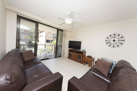 Tenerife 2 , Forster - Accommodation Broadbeach 2