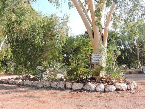 Territory Manor Motel & Caravan Park - Accommodation Broadbeach 2