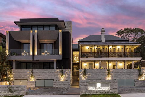 The Albert Mosman - Accommodation Broadbeach 1