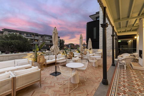 The Albert Mosman - Accommodation Broadbeach 2