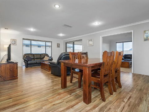The Antonia Way - Accommodation Broadbeach 2
