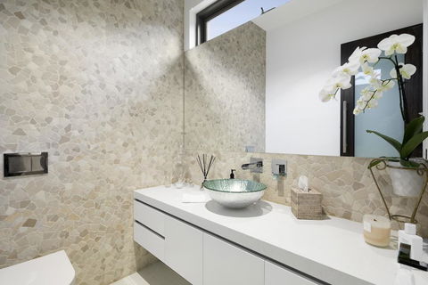 The Aston - Accommodation Broadbeach 3