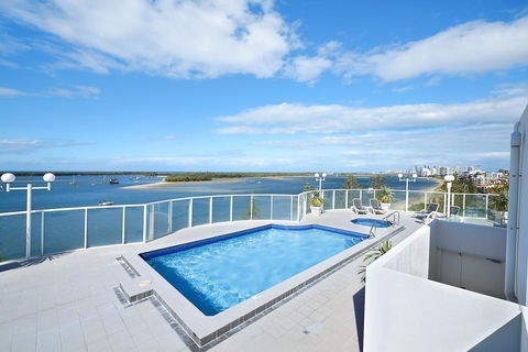 The Atrium Resort - Accommodation Broadbeach 2