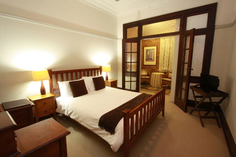 The Bank Guesthouse - Accommodation Broadbeach 2