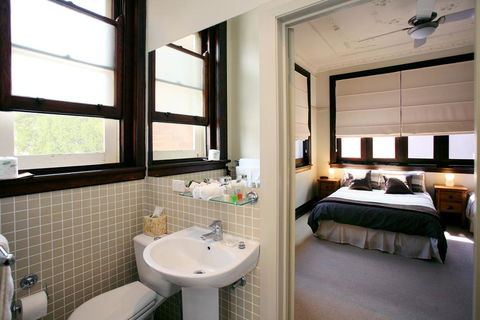 The Bank Guesthouse - Accommodation Broadbeach 0