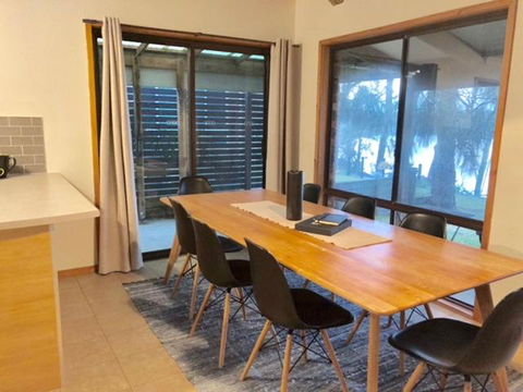 The Basin Waterfront - Accommodation Broadbeach 1