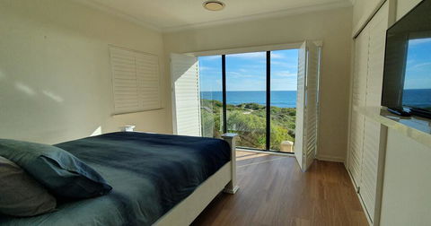 The Beach House - Port Bouvard - Accommodation Broadbeach 2